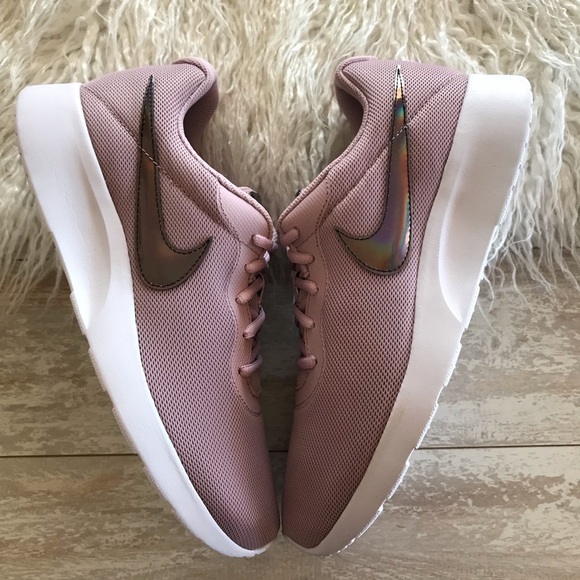 pink nike tanjun womens
